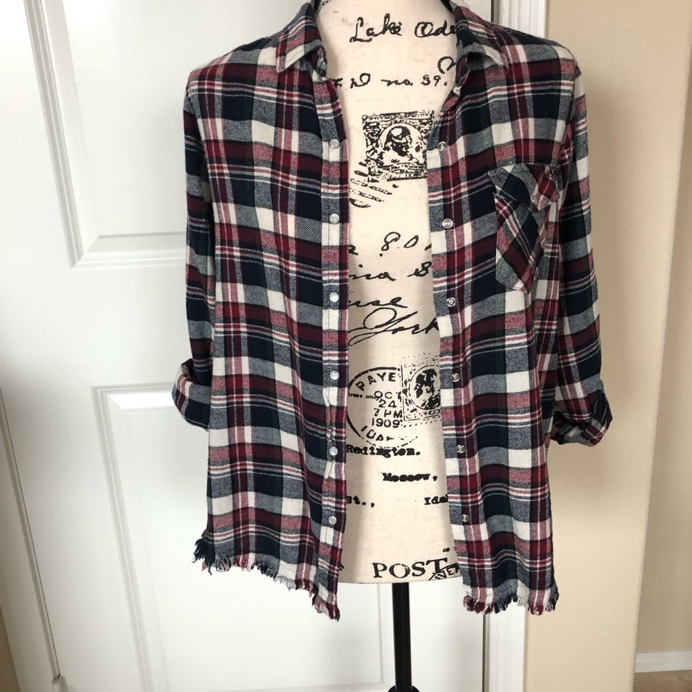 Flannel long sleeves Plaid shirt from Love Notes.Can be also be 3/4 sleeves.
